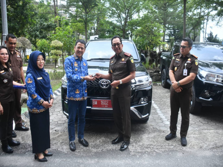 Pj Bupati Kampar Terima Pengembalian Aset Pemda Kampar Dari Kejati Riau Pj Bupati Kampar Terima Pengembalian Aset Pemda Kampar Dari Kejati Riau