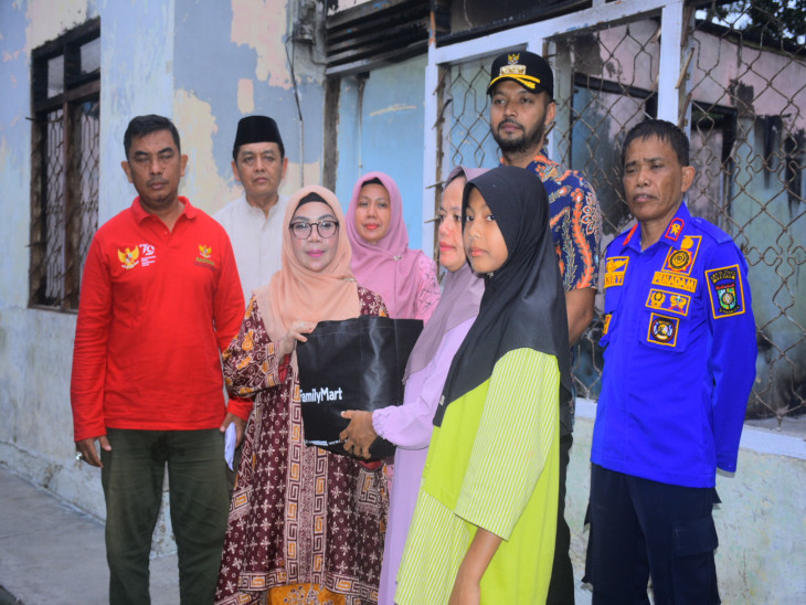 Wakil Bupati Misharti Dari Bandara Langsung Kunjungi Bantu Korban Bencana Kebakaran