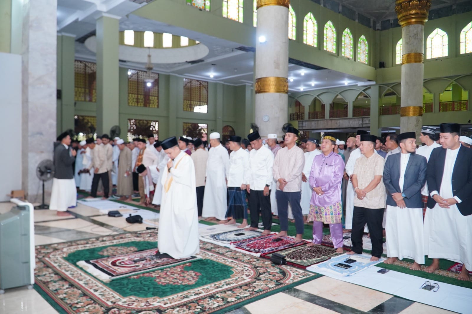 Bupati Kampar Ahmad Yuzar Laksanakan Sholat Idul Fitri 1446 H di Masjid Al Ihsan Islamic Center Bangkinang   