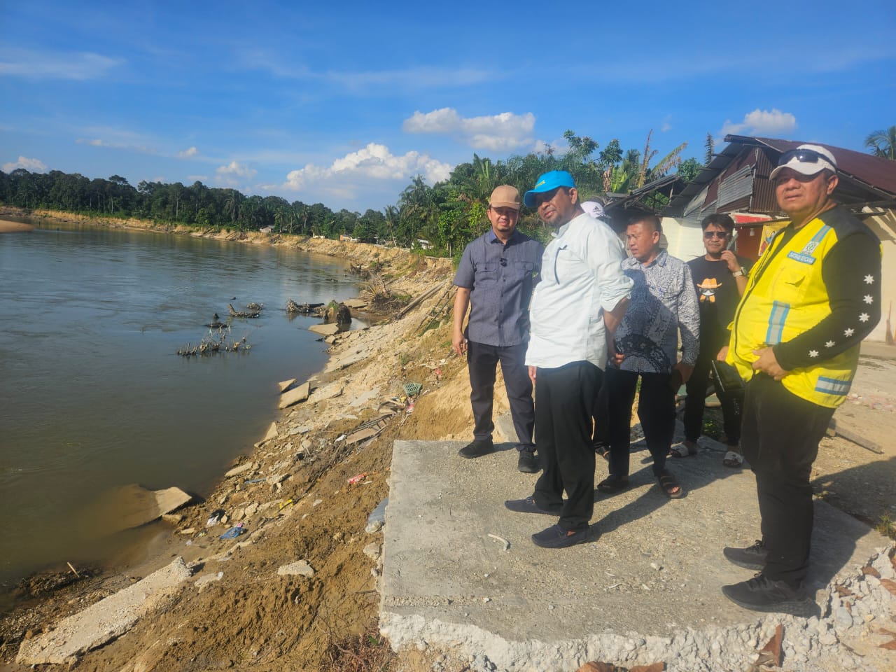 Syahrul Aidi Ajak Balai Sungai Keliling Sungai Kampar Meninjau Titik Rawan Longsor