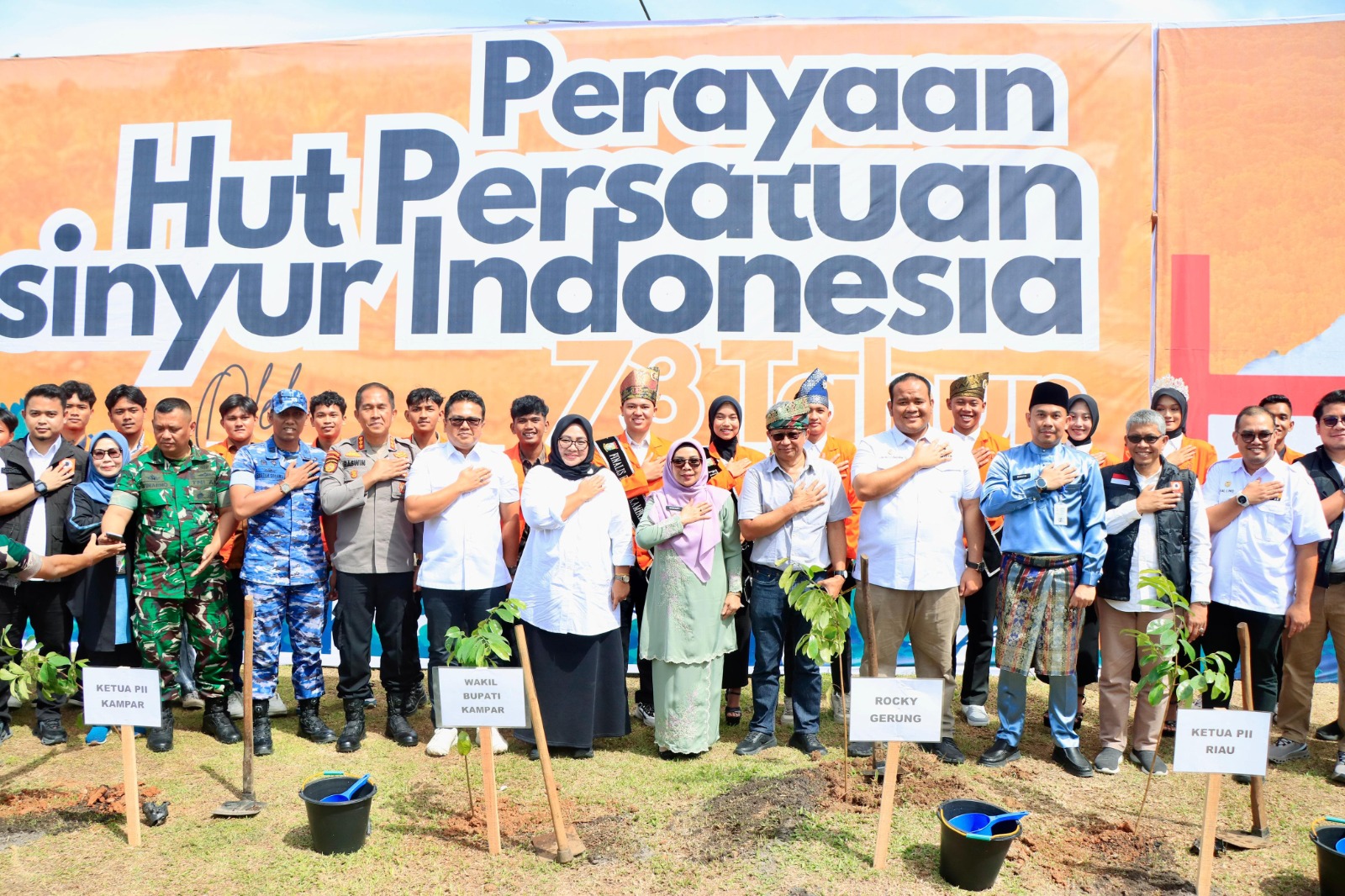 Politeknik Kampar Bersama PII Riau Tanam 730 Pohon: Hijaukan Riau, Hadirkan Harapan Politeknik Kampar Bersama PII Riau Tanam 730 Pohon: Hijaukan Riau, Hadirkan Harapan