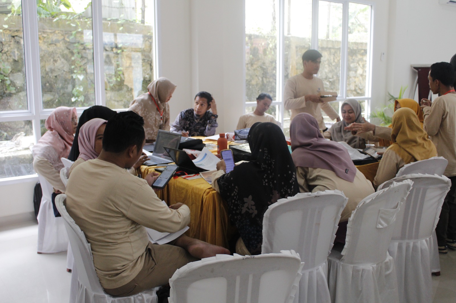 Kadispersip Kampar Resmi Tutup Pelatihan Menulis