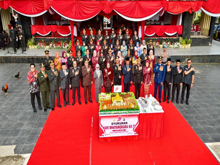 Upacara Peringatan Hari Bhayangkara KE-79 2025, Bupati Kampar Apresiasi Polri dalam Menjaga stabilitas Keamanan, Kenyamanan dan ketertiban Di tengah-tengah Masyarakat
