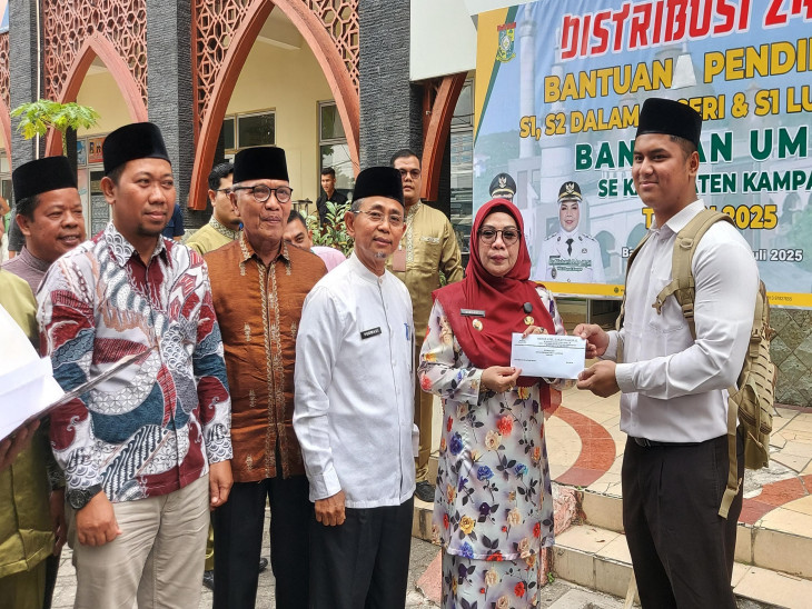 Penyaluran Bantuan Pendidikan kepada 1.153 Orang Mahasiswa, Misharti : Wujudkan Kampar Cerdas, Ini Program Strategis Pemkab Kampar