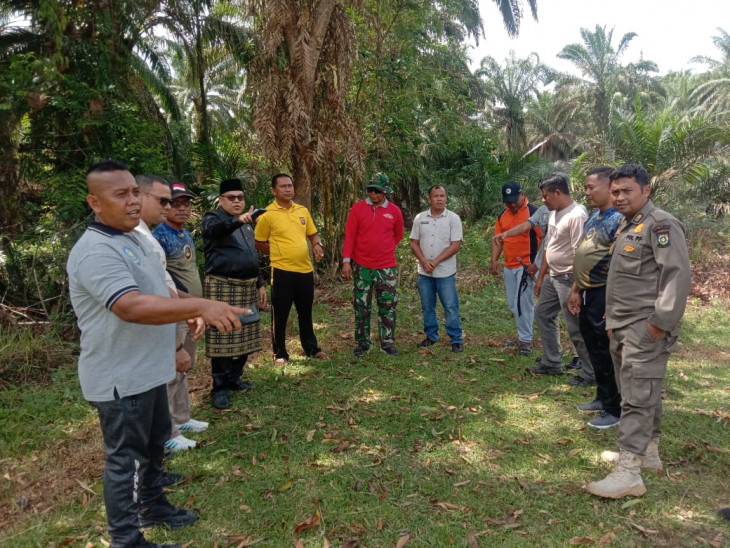 Camat XIII Koto Kampar Cek Kesiapan HUT RI ke-80, Desa Ranah Sungkai Jadi Tuan Rumah Camat XIII Koto Kampar Cek Kesiapan HUT RI ke-80, Desa Ranah Sungkai Jadi Tuan Rumah