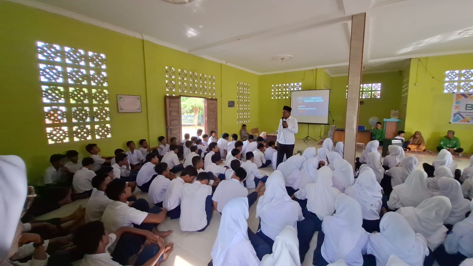 BRUS KUA Salo Sentuh Pelajar SMPN 2 Salo: Cegah Bullying dan Bahaya Narkoba