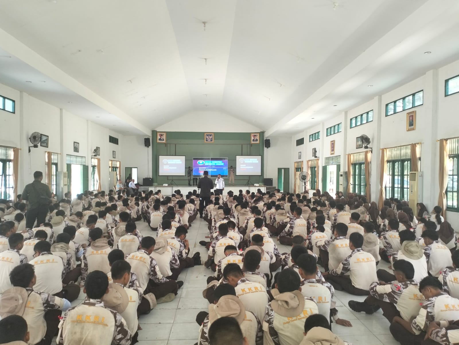 Menanamkan Nilai Anti Narkoba di Kalangan Kadet Muda Menanamkan Nilai Anti Narkoba di Kalangan Kadet Muda