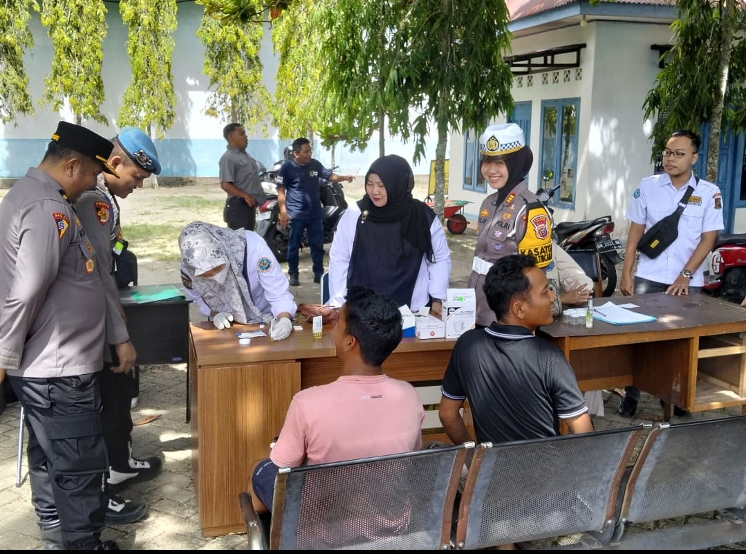 BNK Kampar, Satlantas Polres Kampar, dan Dishub Kampar Gelar Round Check Operasi Zebra Lancang Kuning 2025 di Salo: Satu Sopir Positif Narkoba