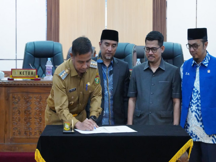 Bupati Kampar Hadiri Rapat Paripurna DPRD Penetapan Propemperda dan Penyampaian Laporan Pansus