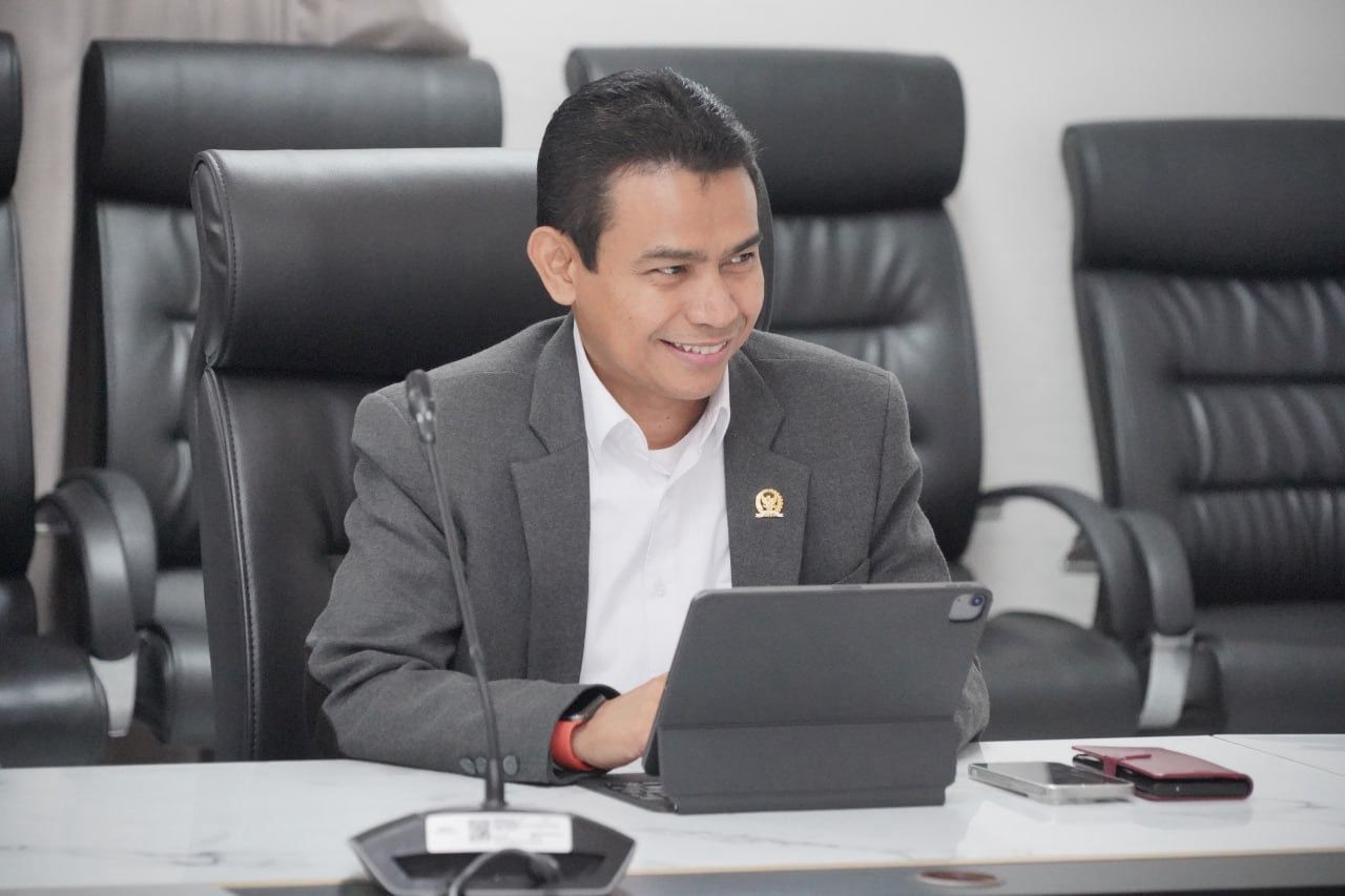 Anggota Komisi VII DPR Hendry Munief Sambut Baik Diskon Tiket Pesawat Domestik Jelang Lebaran Anggota Komisi VII DPR Hendry Munief Sambut Baik Diskon Tiket Pesawat Domestik Jelang Lebaran