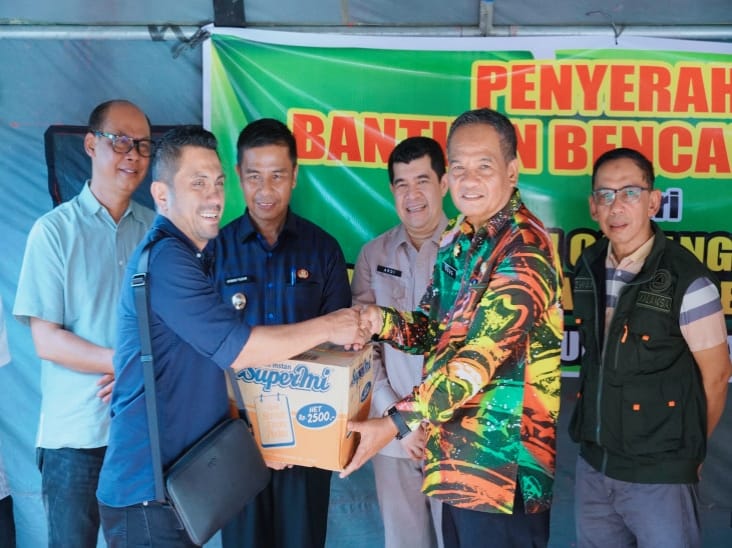 Terima Bantuan Siaga Bencana dari GAPKI Riau, Bupati Kampar Apresiasi Kontribusi dan Kepedulian Perusahaan