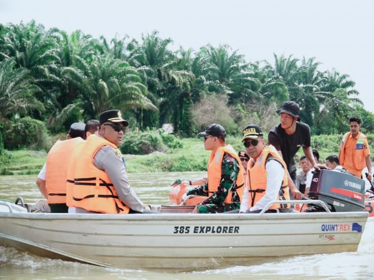 Bersama Forkopimda, Bupati Kampar Telusuri Sungai Kampar Pantau Dampak Pembukaan Spillway PLTA Koto Panjang