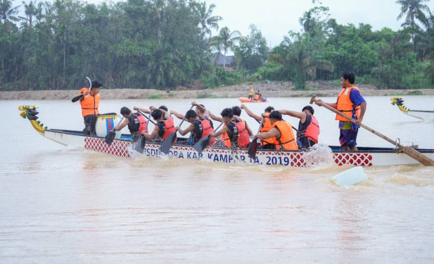Ahmad Yuzar Buka Lomba Pacu Sampan, Tekankan Sportivitas dan Kebersamaan