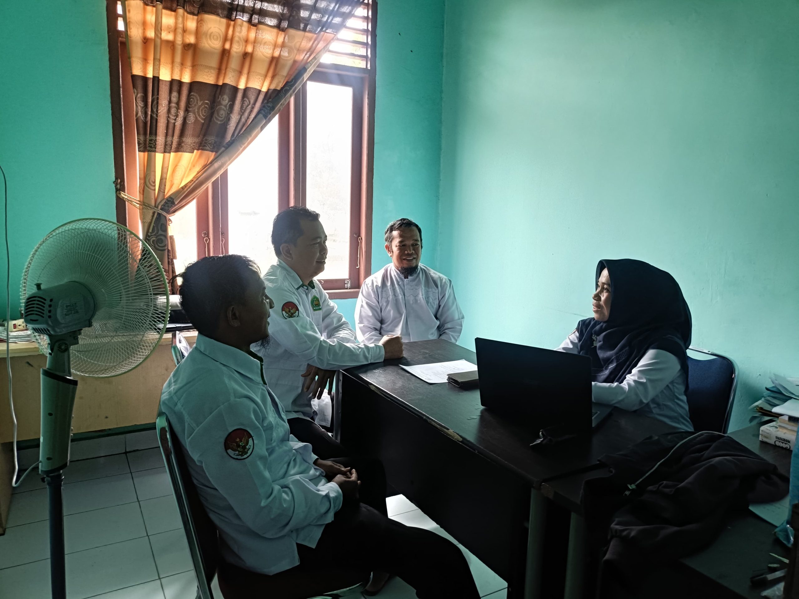 Penyuluh Agama KUA Salo Perkuat Teamwork Melalui Rapat Koordinasi Internal Penyuluh Agama KUA Salo Perkuat Teamwork Melalui Rapat Koordinasi Internal