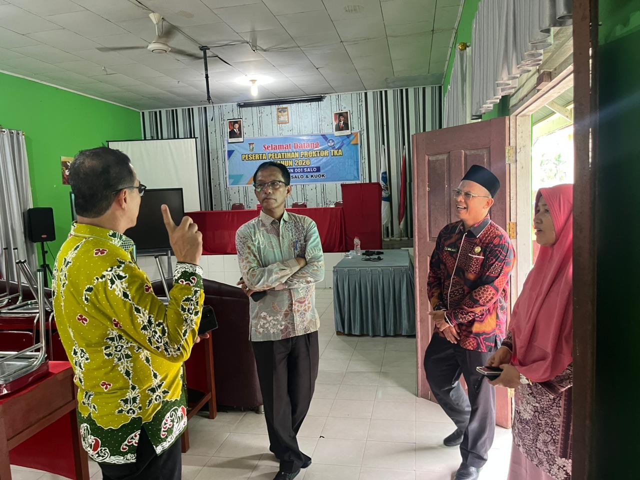 Plt Kadisdikpora Kampar Tinjau UPT SDN 001 Salo, Pastikan Kualitas Pembelajaran
