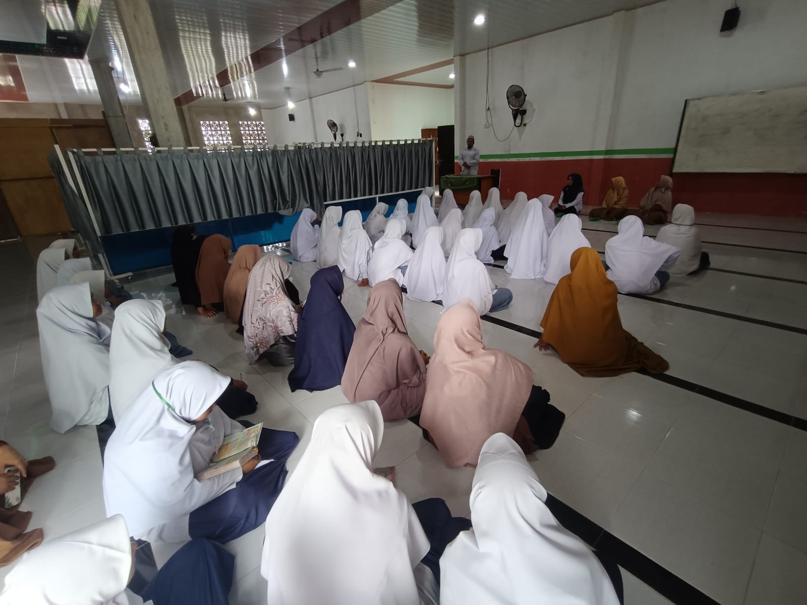 KUA Salo Bina Karakter Santri Lewat Program BRUS di Ponpes Insan Cendekia