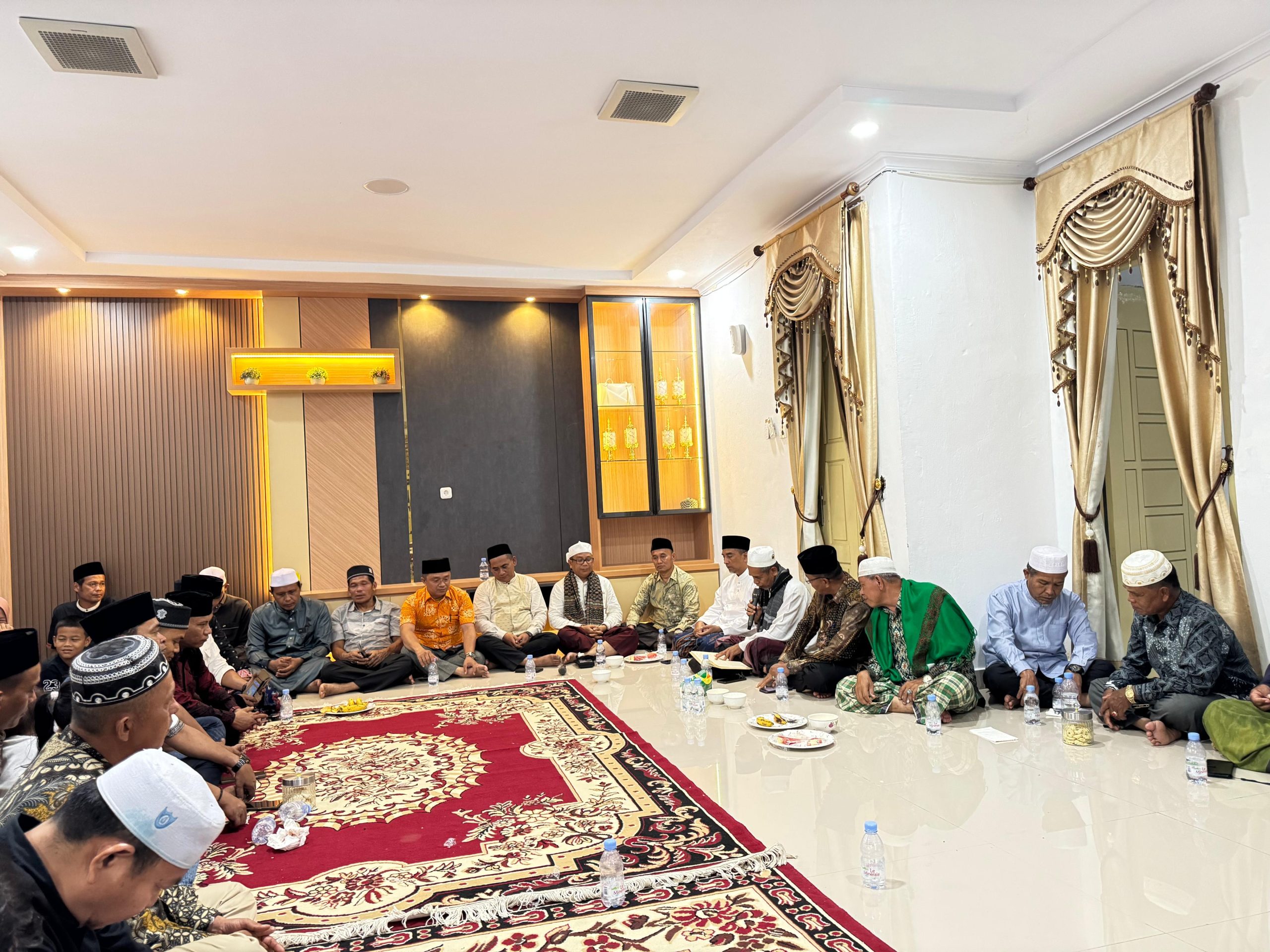 Suasana Keakraban Alumni Darussalam di Rumah Dinas Ketua DPRD Kampar, Perkuat Ilmu dan Raih Keridhaan Allah