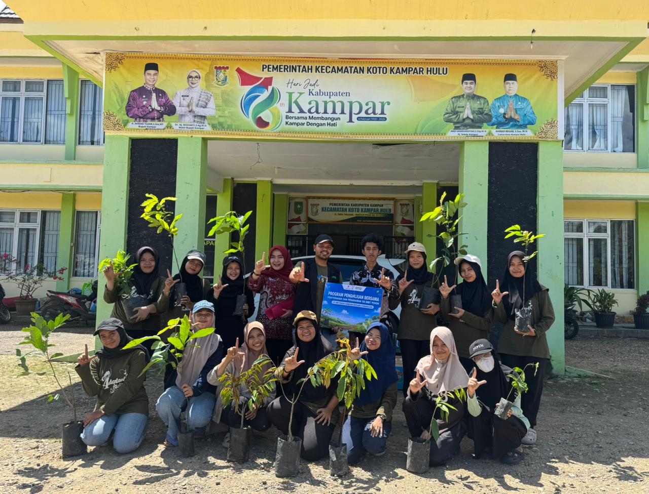 Penghijauan Sungai Tanjung, EMP Energi Gandewa Salurkan 150 Bibit Pohon Produktif Penghijauan Sungai Tanjung, EMP Energi Gandewa Salurkan 150 Bibit Pohon Produktif