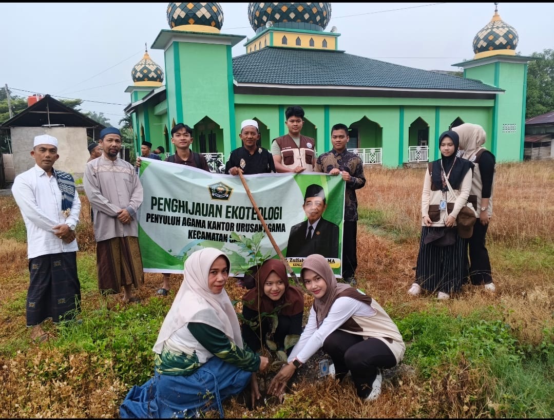 Usai Kajian Subuh, Jamaah Masjid Al-Muhajirin Salo Tanam Pohon: Menanam Kebaikan untuk Generasi Mendatang Usai Kajian Subuh, Jamaah Masjid Al-Muhajirin Salo Tanam Pohon: Menanam Kebaikan untuk Generasi Mendatang