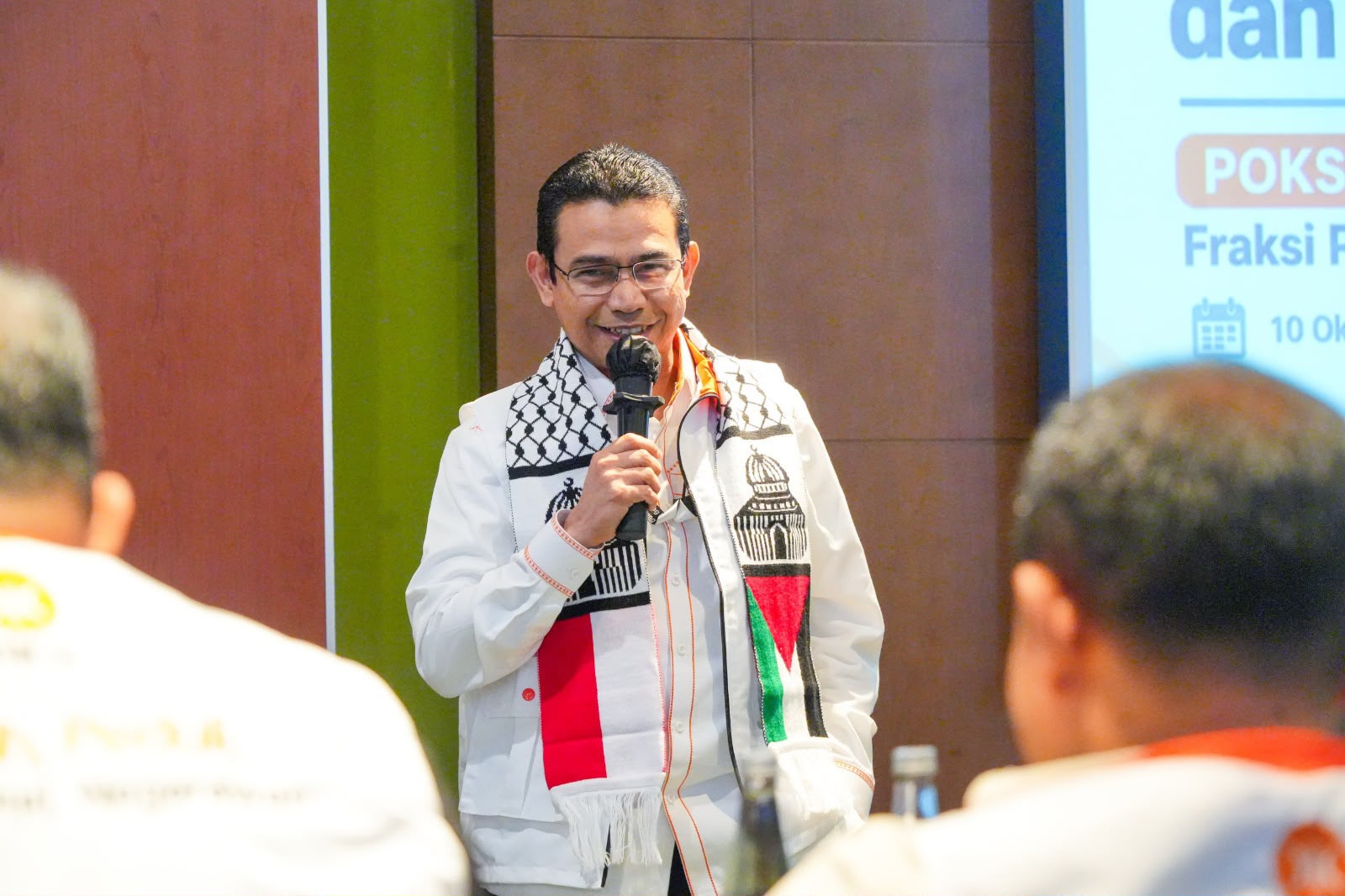 Hendry Munief Bedah Program Mitra Komisi VII DPR RI saat Bimteknas DPP PKS se-Indonesia Hendry Munief Bedah Program Mitra Komisi VII DPR RI saat Bimteknas DPP PKS se-Indonesia